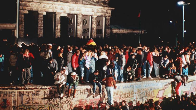 The rise and accidental fall of the Berlin Wall | Hub