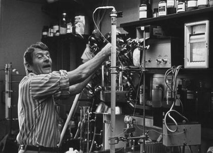 Christian Anfinsen working in a lab