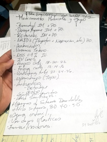 A handwritten list fills an entire page with Spanish-language names of drugs including acetaminophen and Benadryl