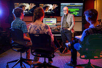 Thomas Dolby leading a music for new media class