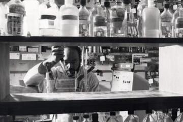 Phil Sharp in his lab