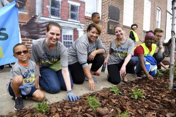 Volunteers mulch