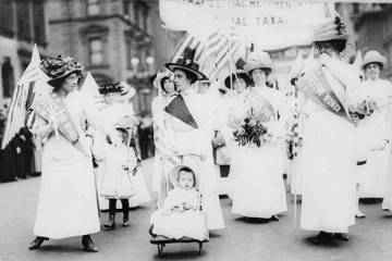 Photo of a suffrage parade in New York in 1912
