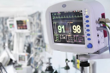 Heart monitor and other medical devices in a hospital ICU