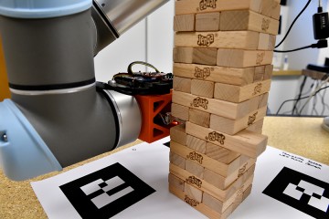 A robot plays Jenga