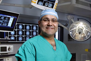 Photo of Dr. Alfredo Quinones-Hinojosa in the operating room