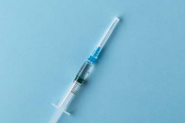 Vaccine syringe