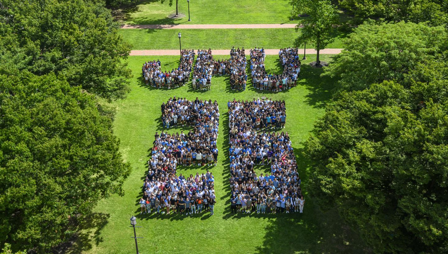 A group photo of hundreds of students standing in the formation 