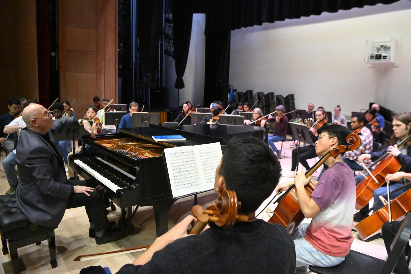 Jed Gaylin rehearses with the HSO while sitting at a grand piano