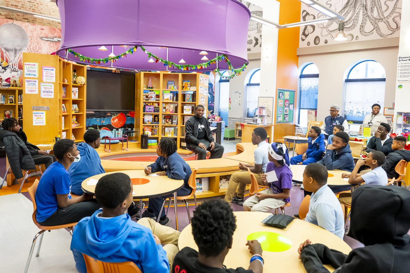 Baltimore Ravens linebacker Roquan Smith talks to students at Henderson-Hopkins