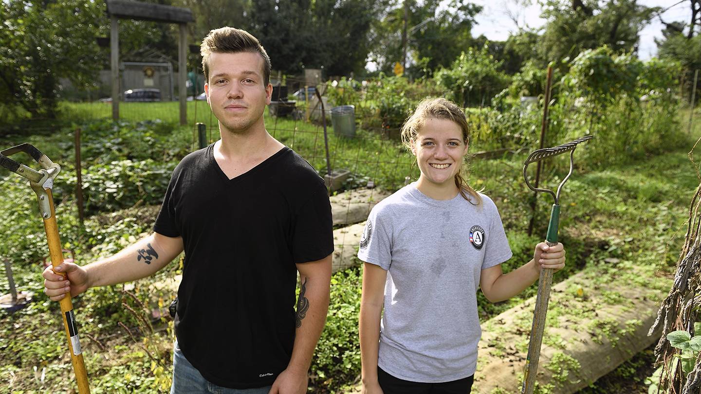 Will Wisner-Carlson and Lizzie Crespi in Carmine Garden Will Wisner-Carlson and Lizzie Crespi in Carmine Garden