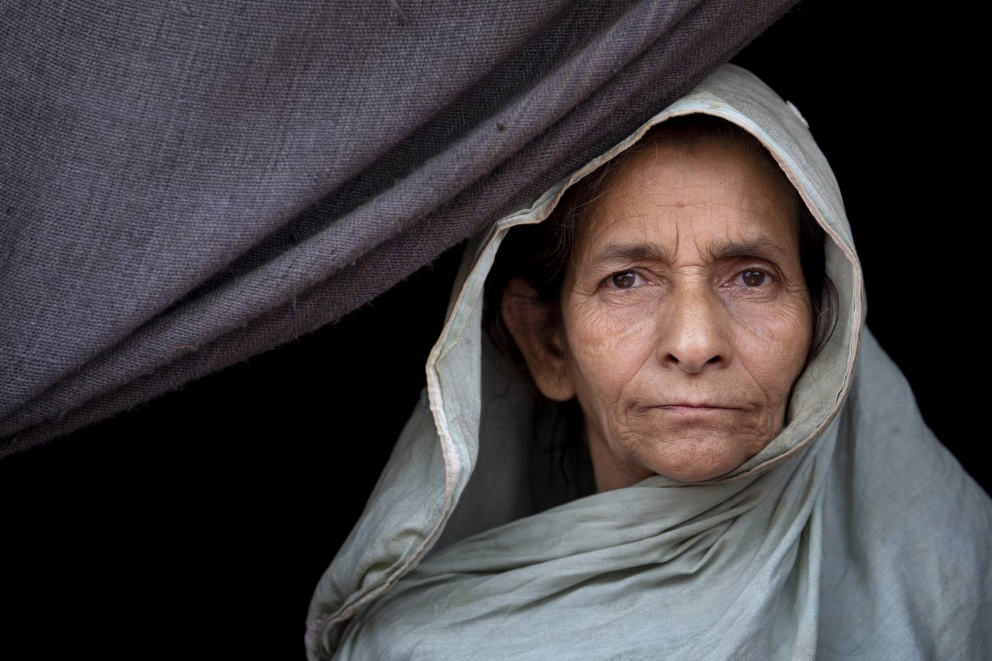 An older Rohingya woman