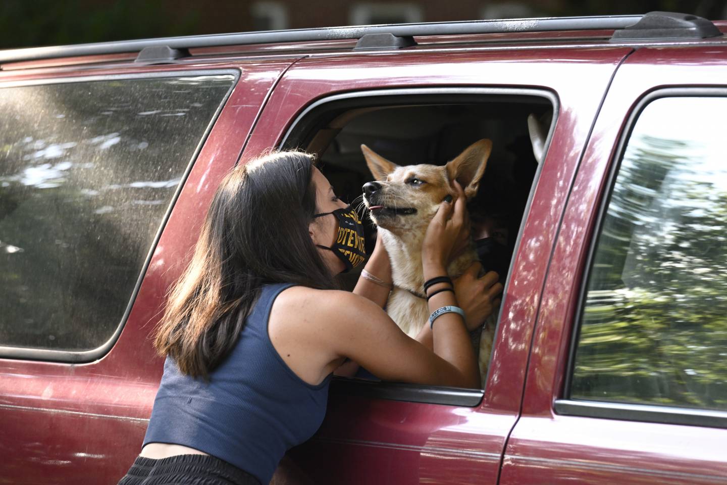 A student says farewell to her dog during move-in