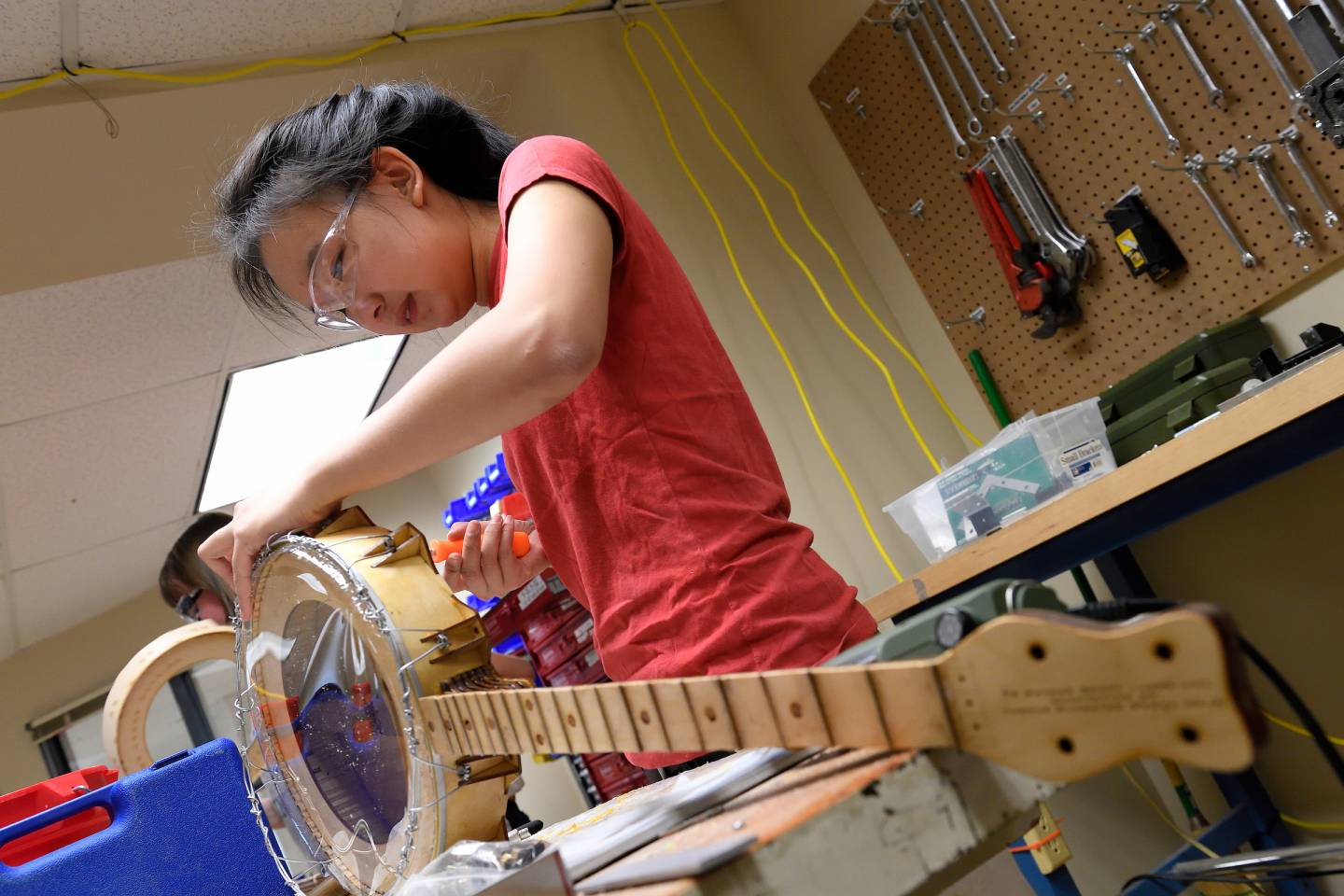 A student builds her own banjo