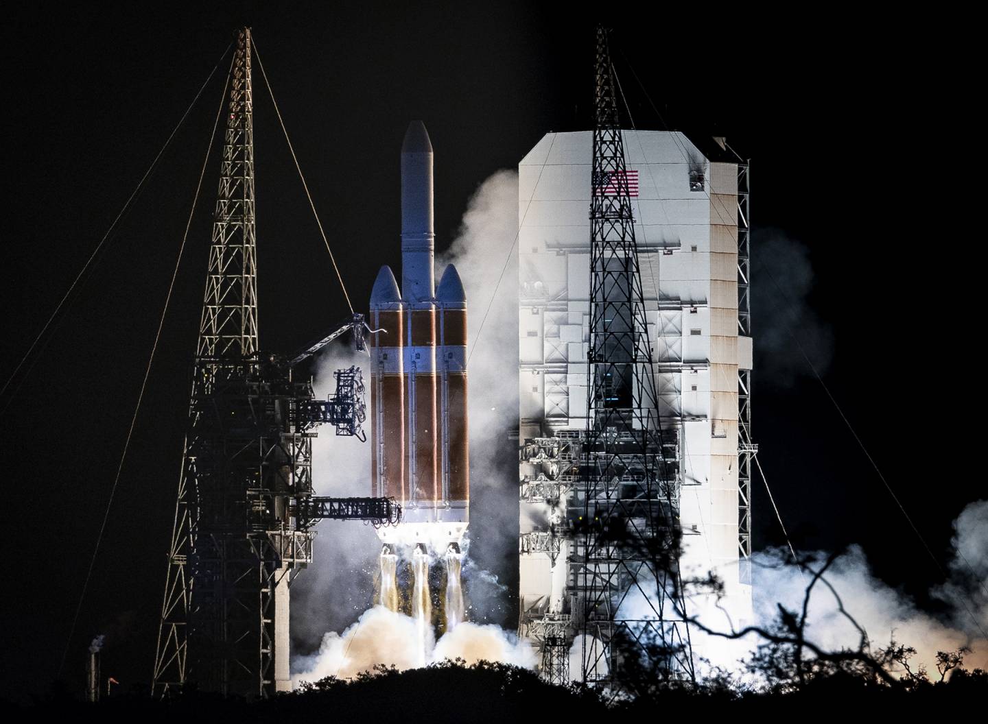 Delta IV Heavy rocket lifts off