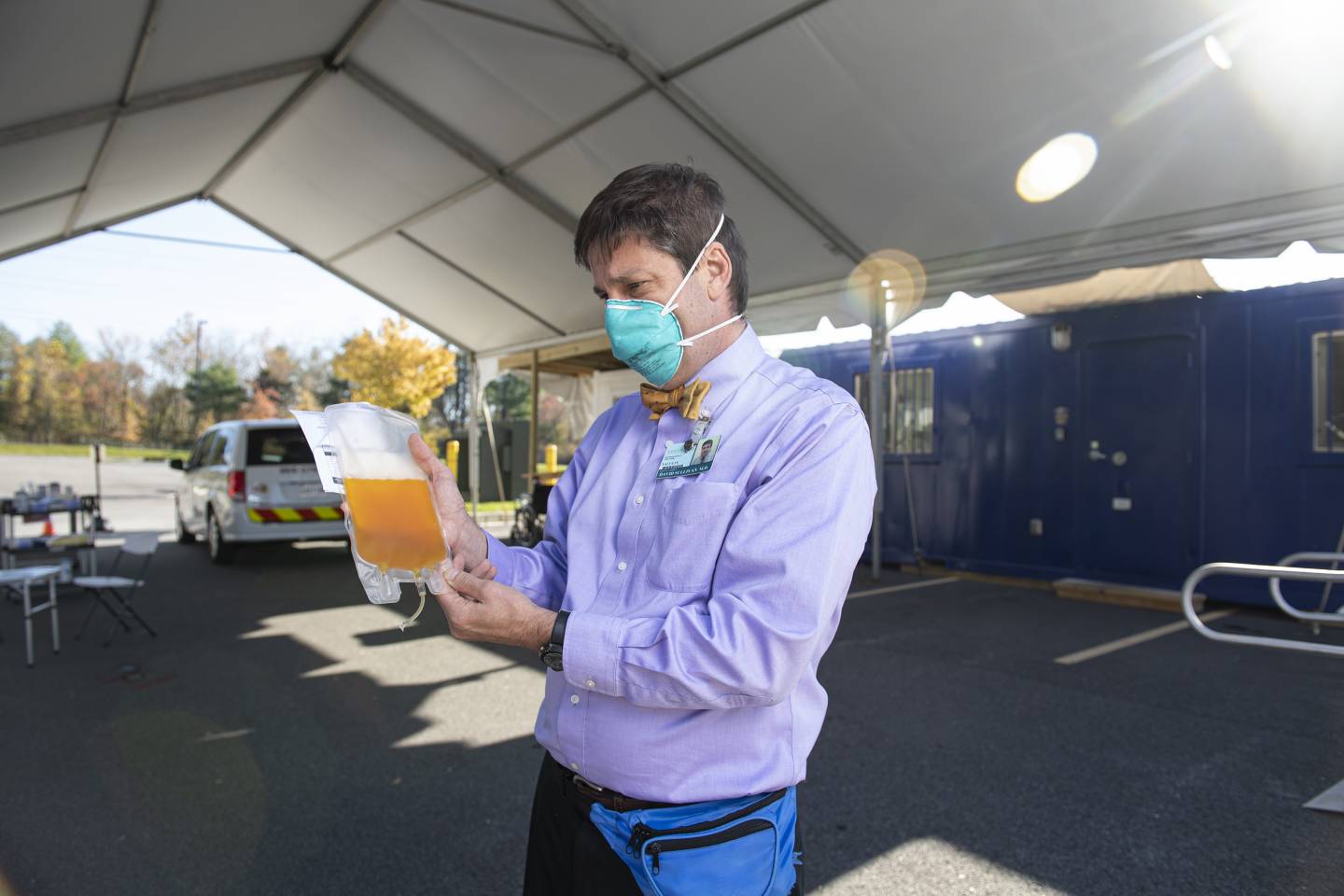 A man holds a sac of plasma