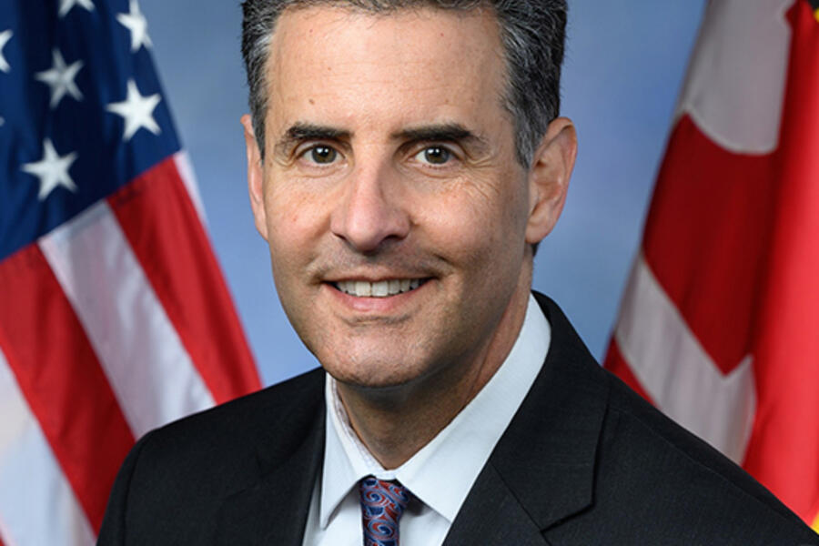 John Sarbanes portrait with the American and Maryland flags in the background