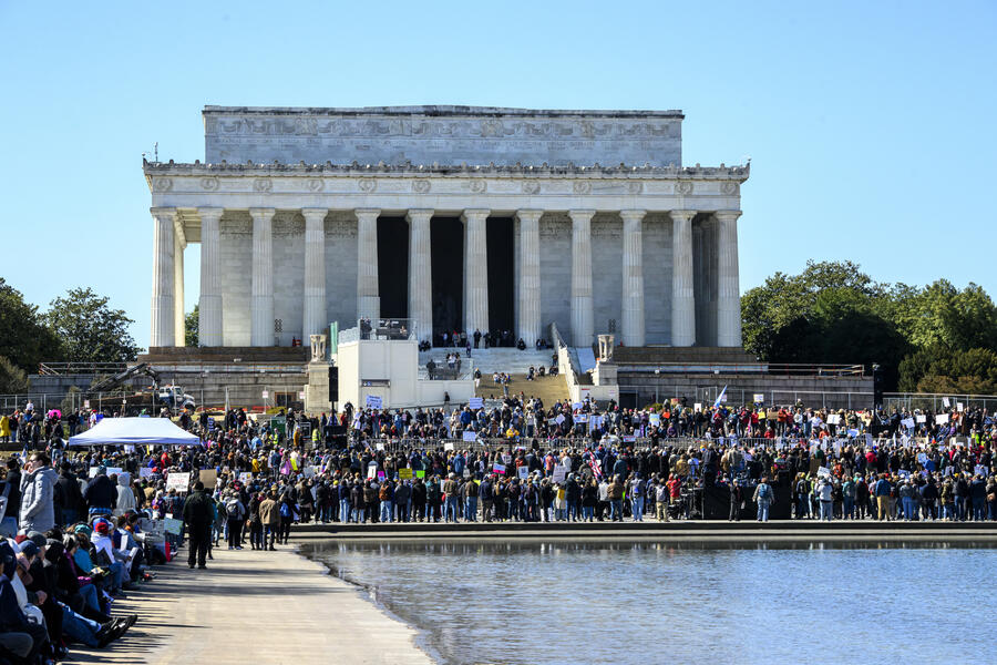 A crowd gathers in front of the Lincoln Memorial for the 2025 Stand Up for Science rally.