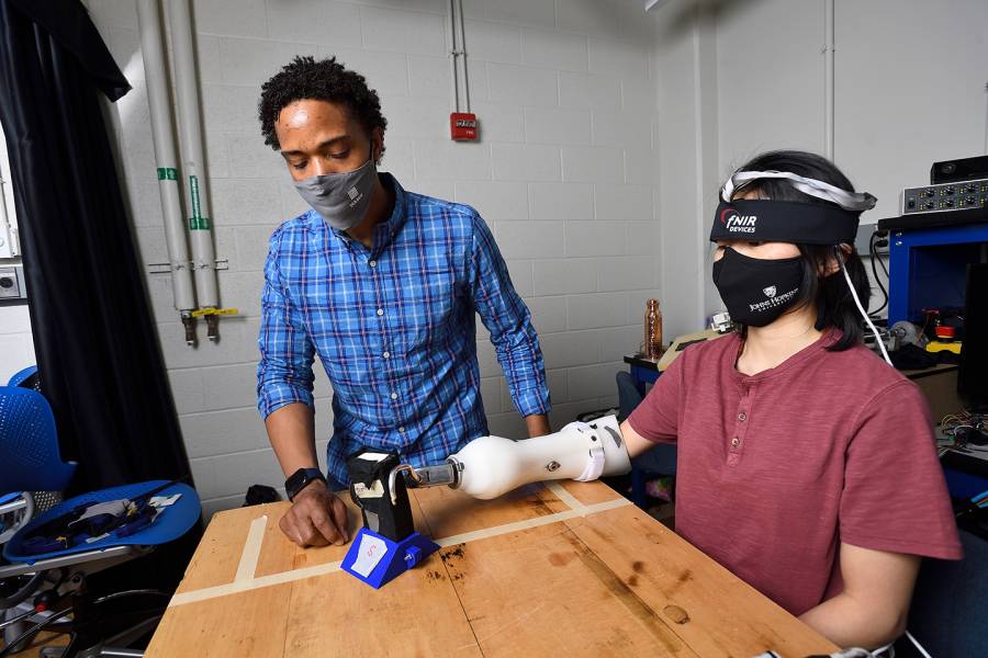 Using functional near infrared spectroscopy (fNIRS), researchers measured mental effort of study participants as they performed simple tasks using a prosthetic hand.
