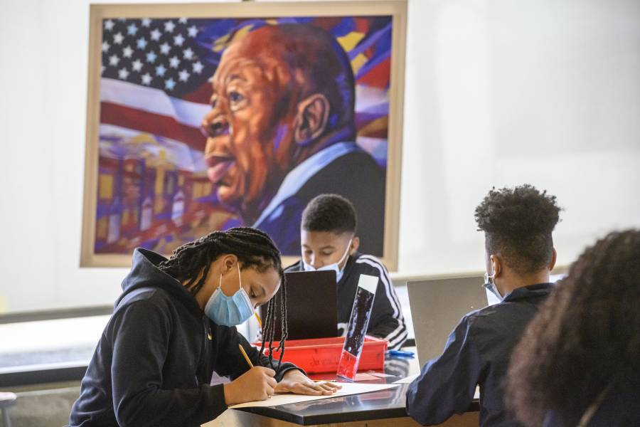 Students at Henderson-Hopkins attend a portraiture workshop after a new portrait of Elijah Cummings was unveiled January 20, 2022