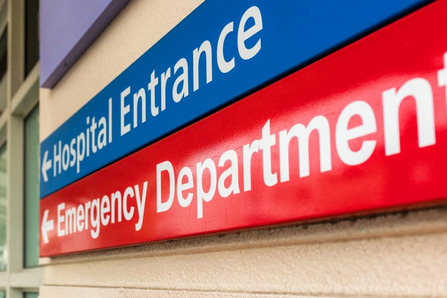 Sign reads 'hospital entrance'