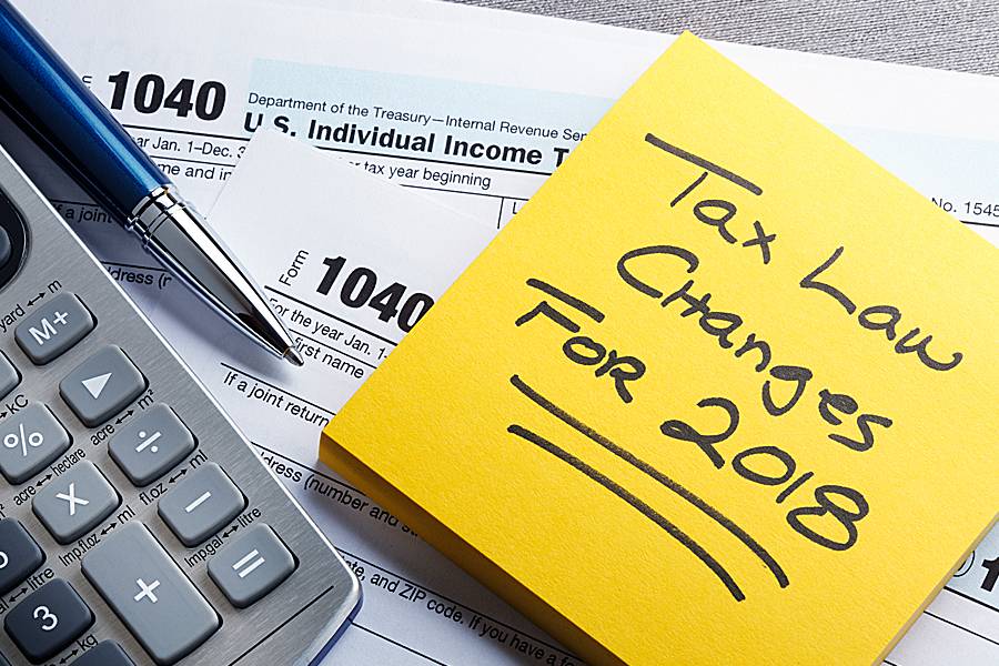 1040 tax form and note saying 'Tax Law Changes for 2018'