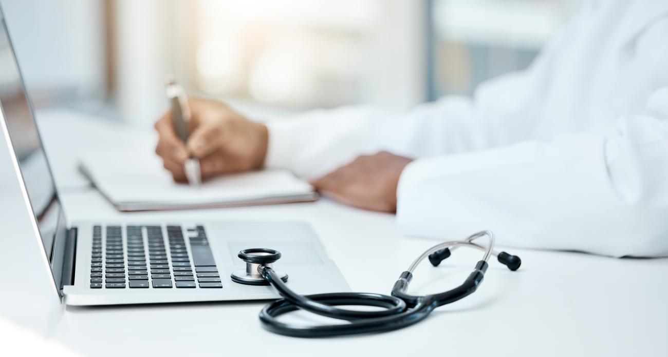 Using large language models to accurately analyze doctors' notes ...