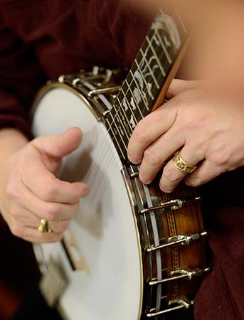 JHU Intersession course introduces students to old time banjo music Hub