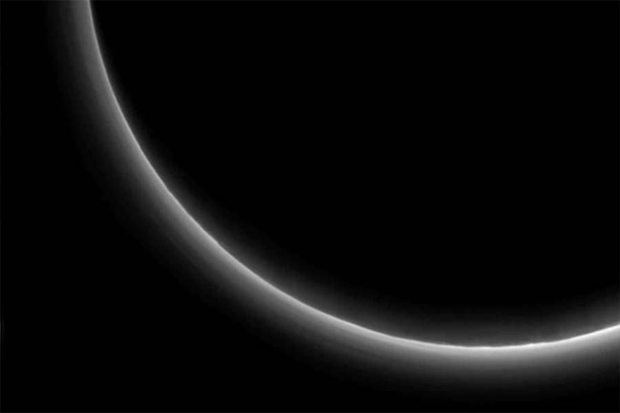 Stunning parting shot of Pluto reveals layers of atmospheric haze | Hub